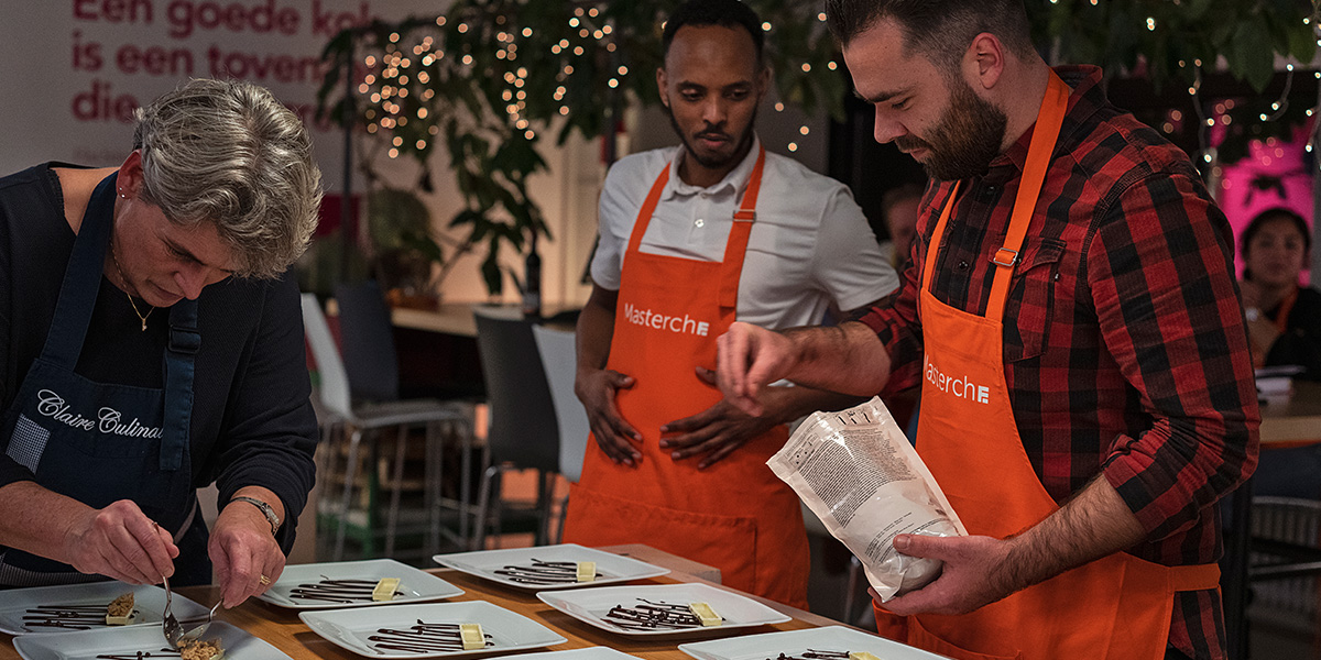 Ahmed and Sjef during a cooking workshop
